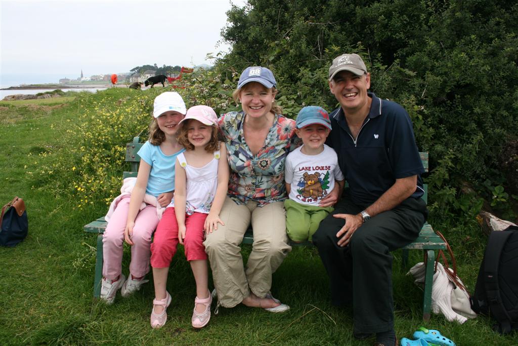 familyinlargs.JPG